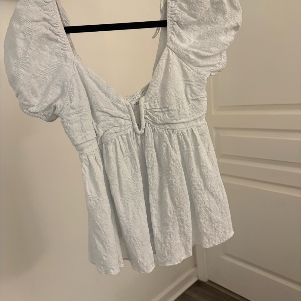 Vestique White Textured Puff Sleeve Blouse